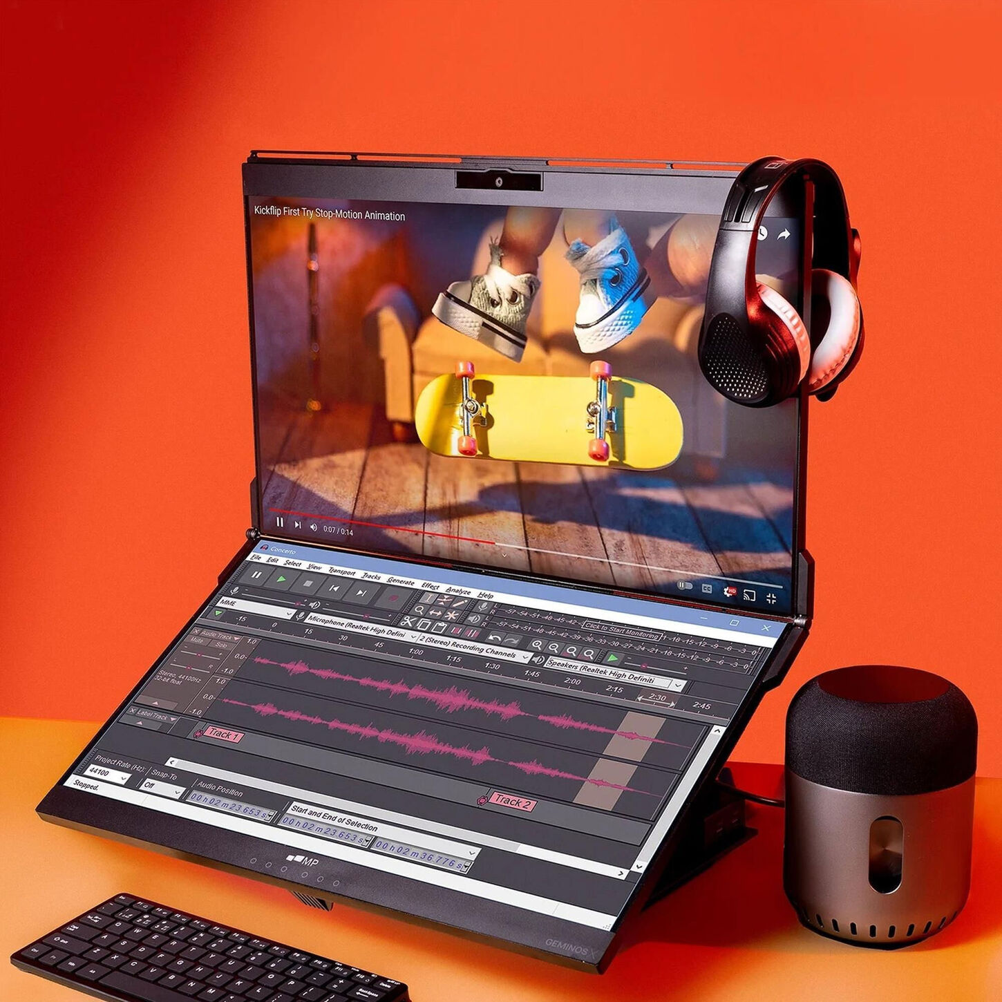 Mobile Pixels 24" Geminos X Dual-Screen Desktop Monitor in Black