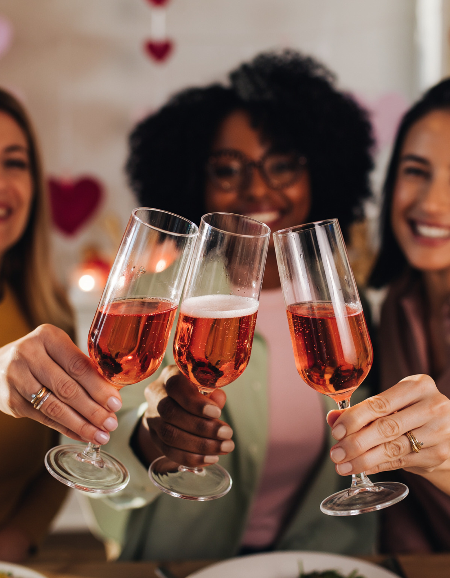 3 women cheersing their glasses of champagne