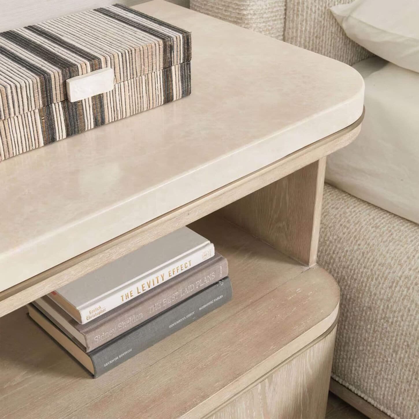 Chapel Hill Huntington 1-Drawer Bachelor's Chest in Beach Grass