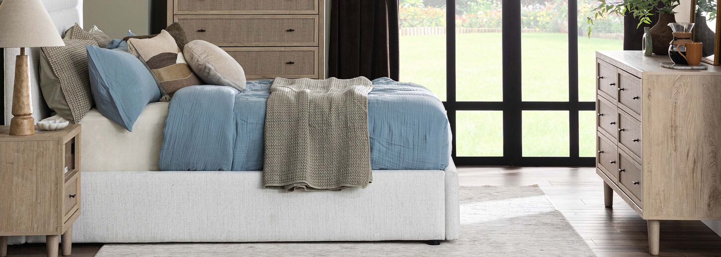 37B Anansi Afra Eastern King Upholstered Platform Bed in Chinchilla