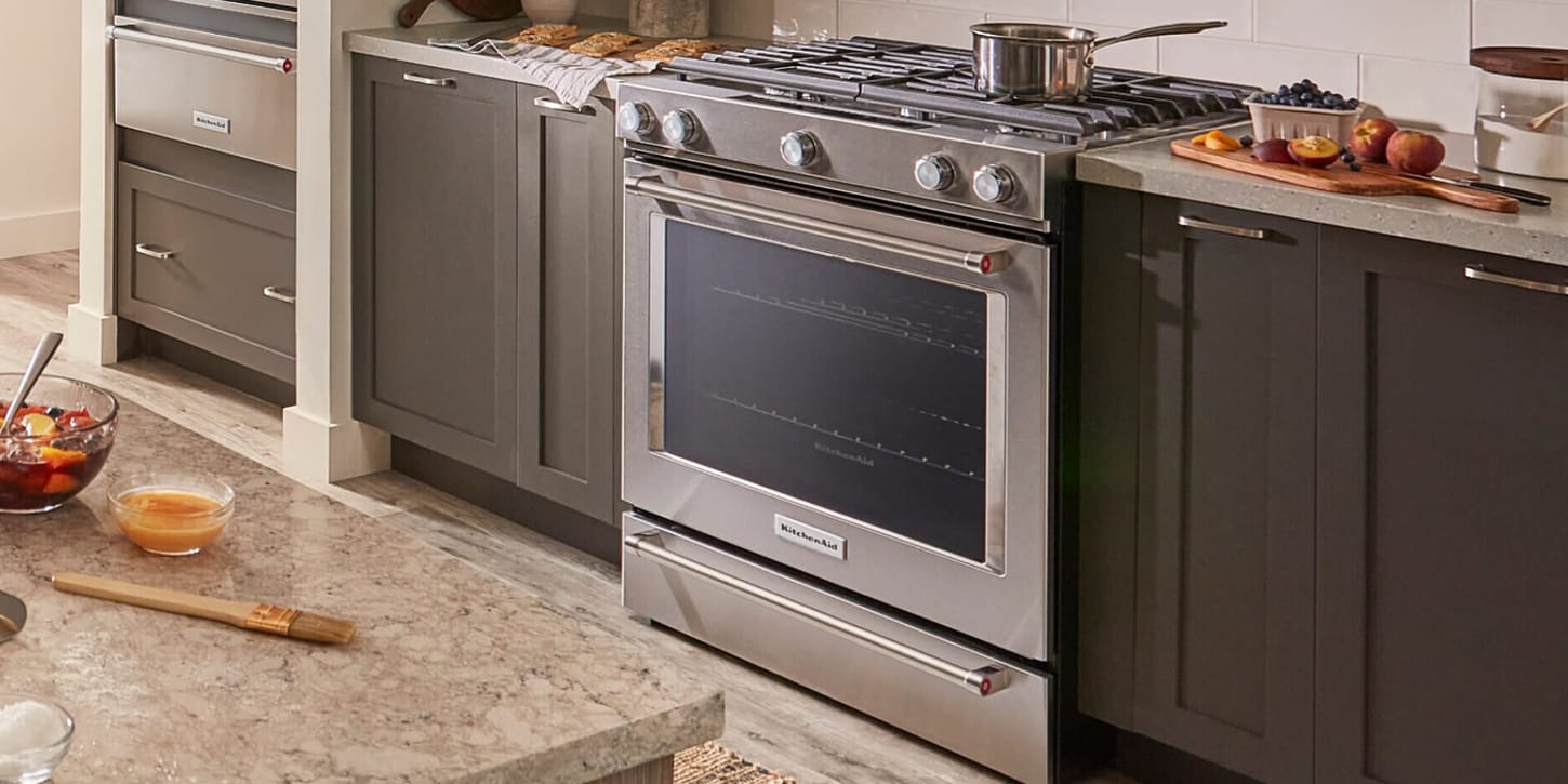 Kitchenaid Range in Kitchen Lifestyle
