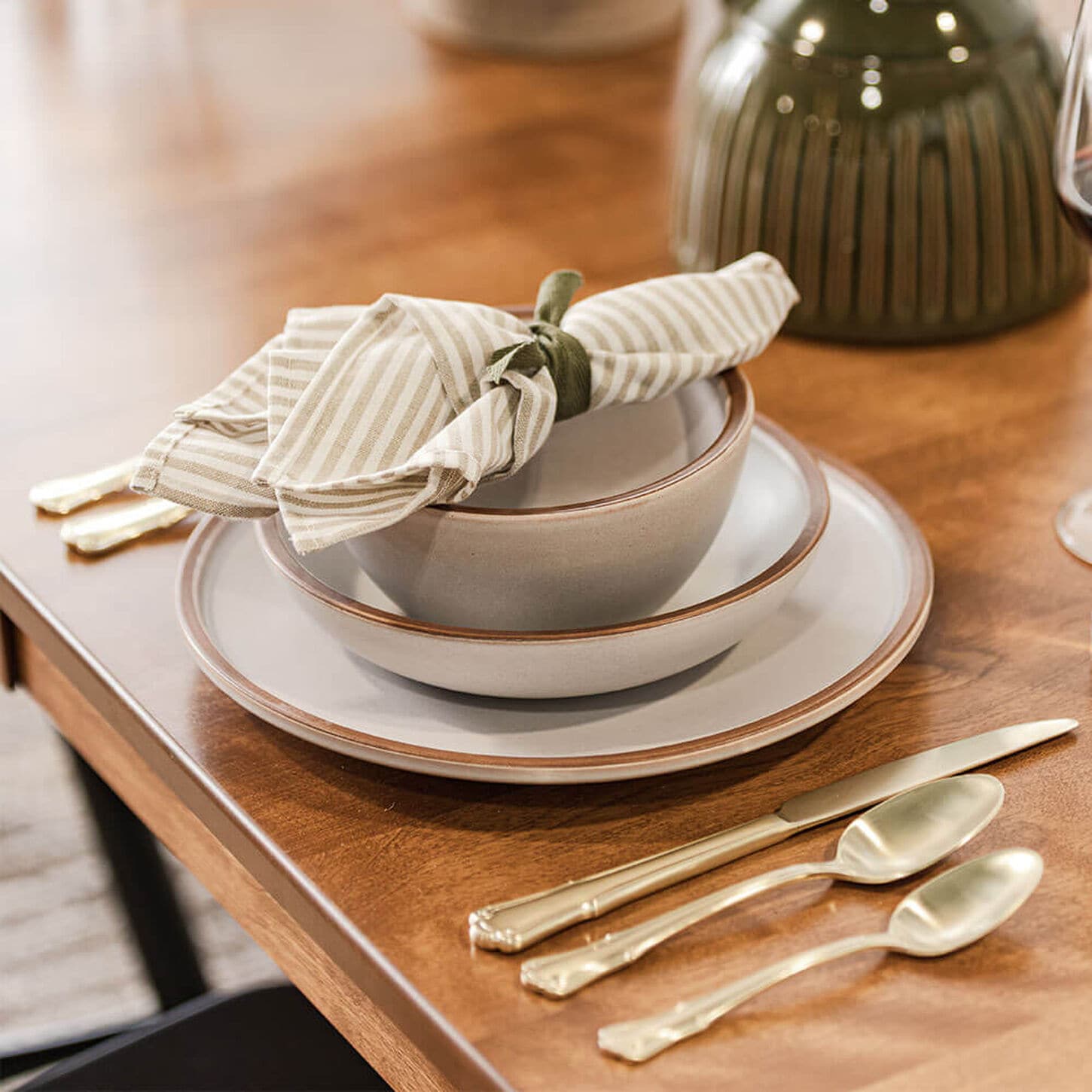 Mikasa Juliana Cream 16 Piece Dinnerware Set