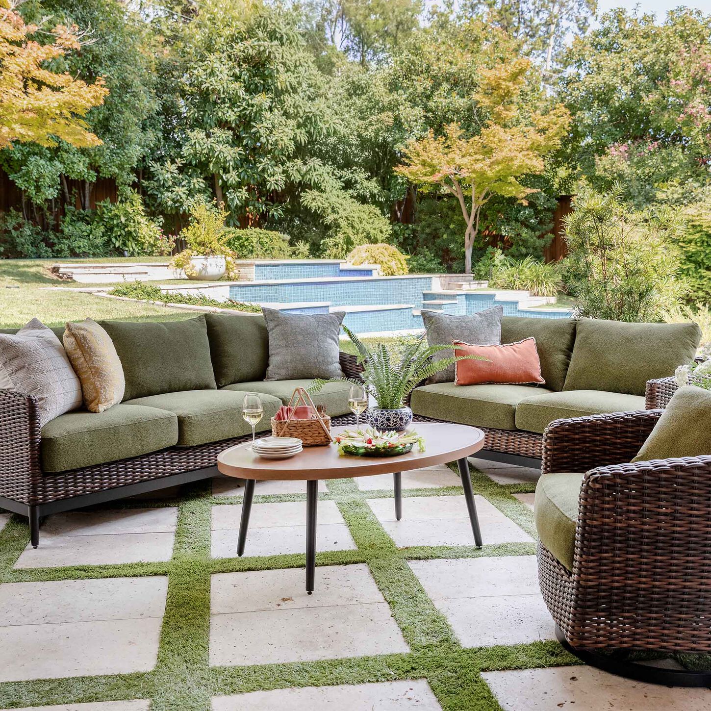 Ashley Horizon 5-Piece Patio Conversation Set in Green