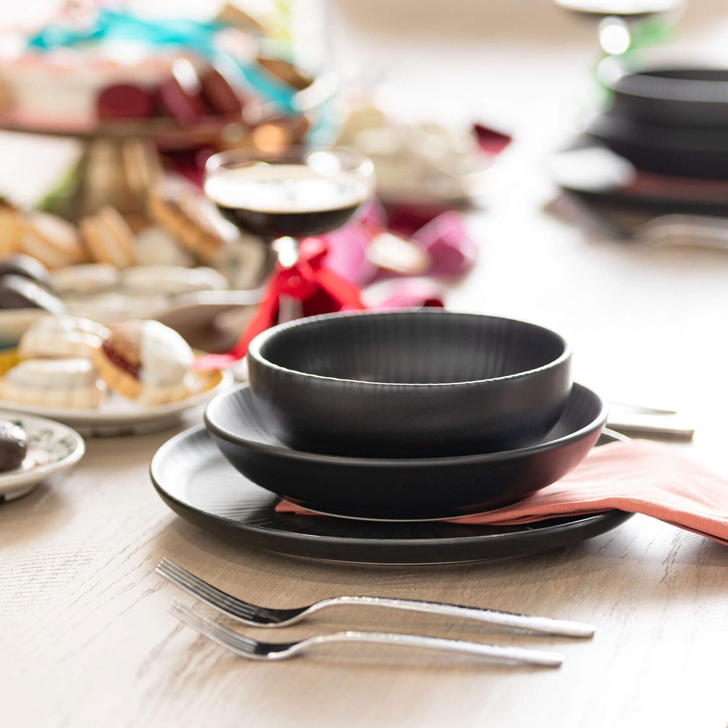 Oxford Contempo 20-Piece Dinnerware Set in Onyx Stoneware