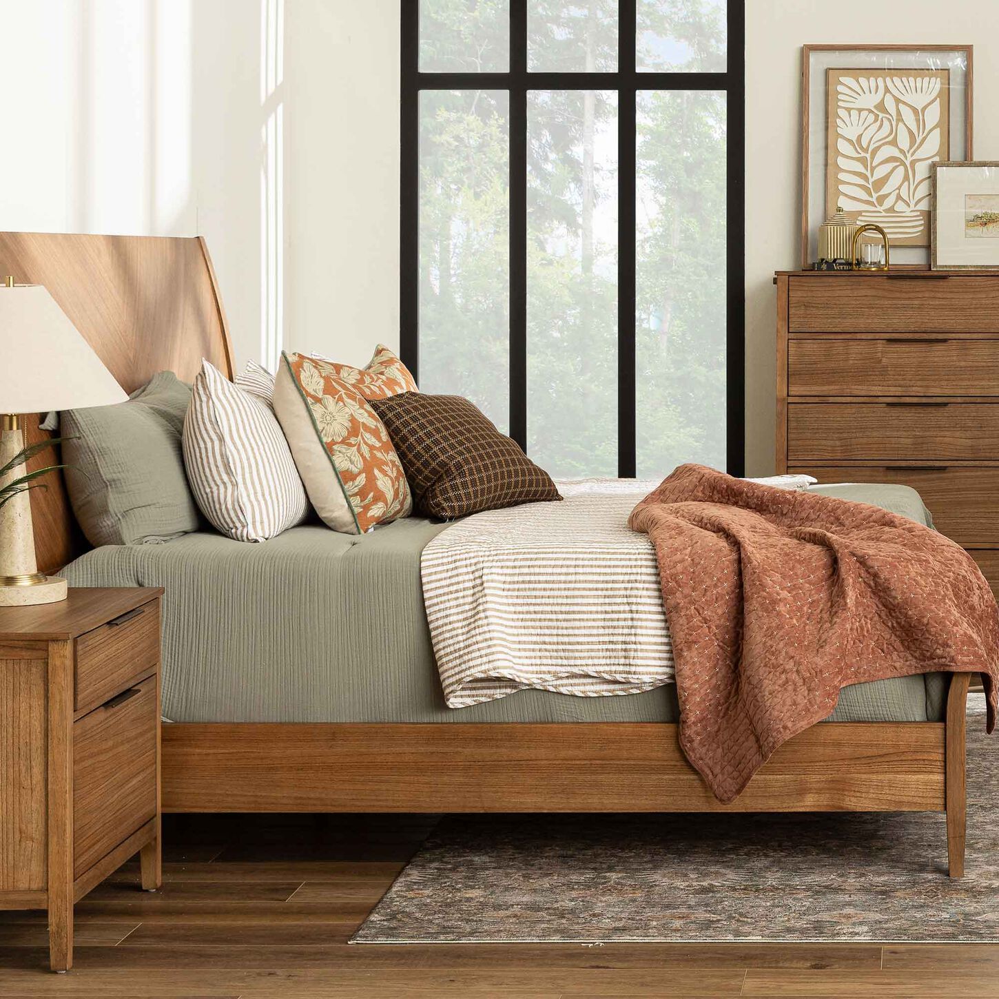 Riva Ridge Cyrus 5 Piece Queen Sleigh Bedroom Set in Almond Bisque