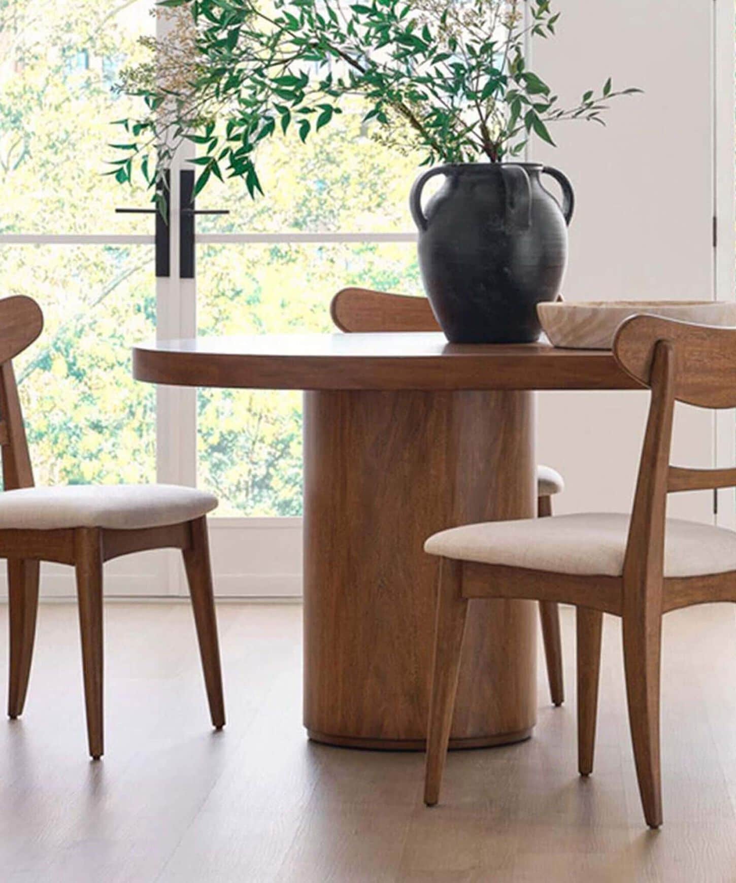 Bright dining room with pedestal table and chairs