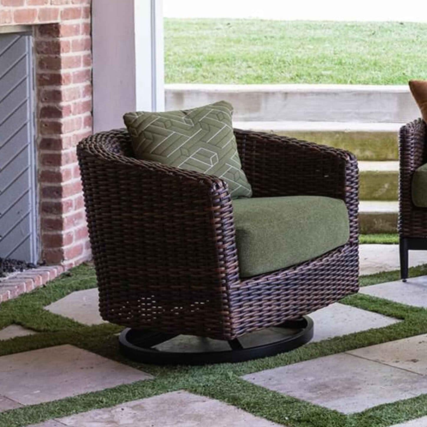 Ashley Horizon Hall Swivel Lounge Chair in Green