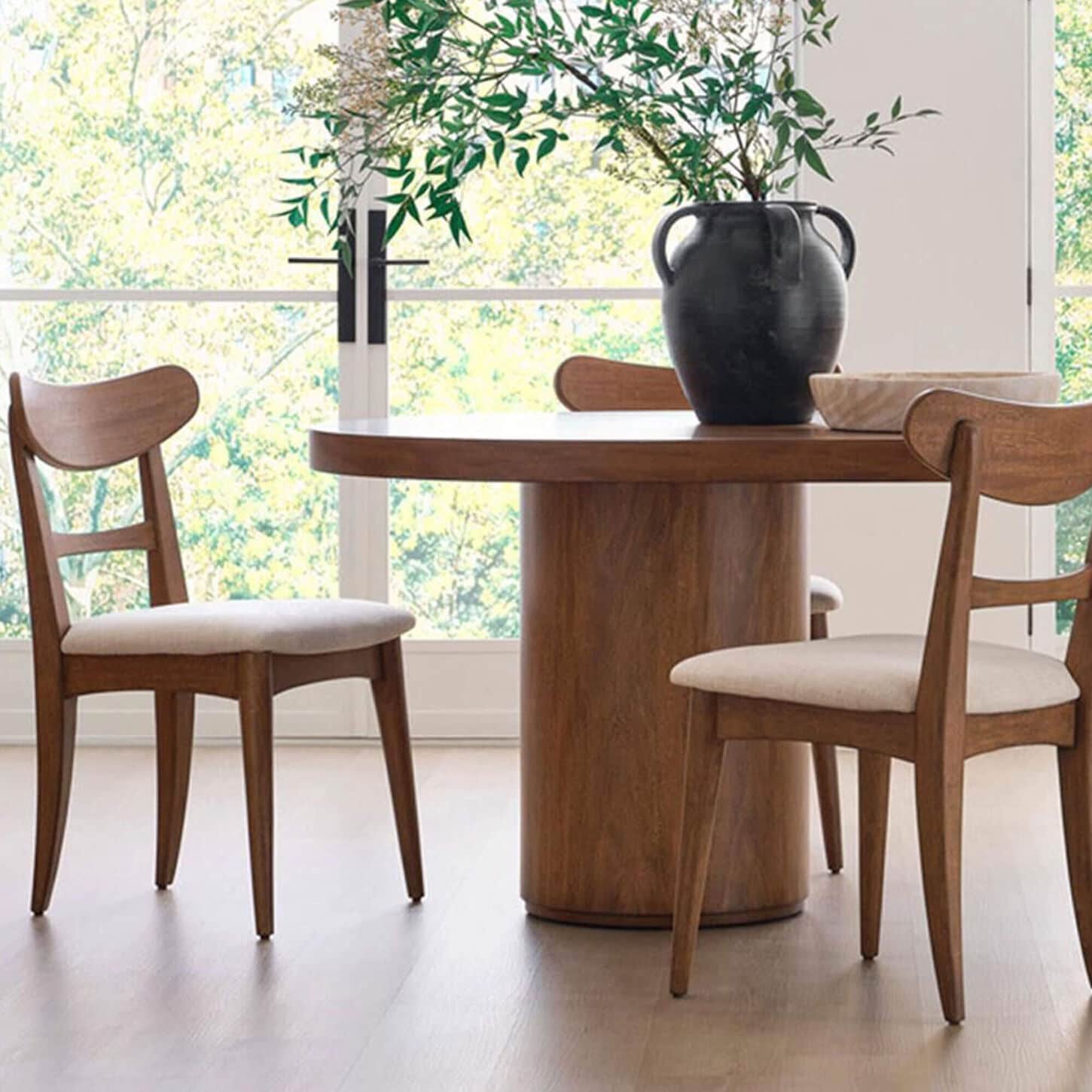 Bright dining room with pedestal table and chairs