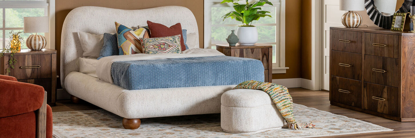 37B Anansi Afra Eastern King Upholstered Platform Bed in Chinchilla