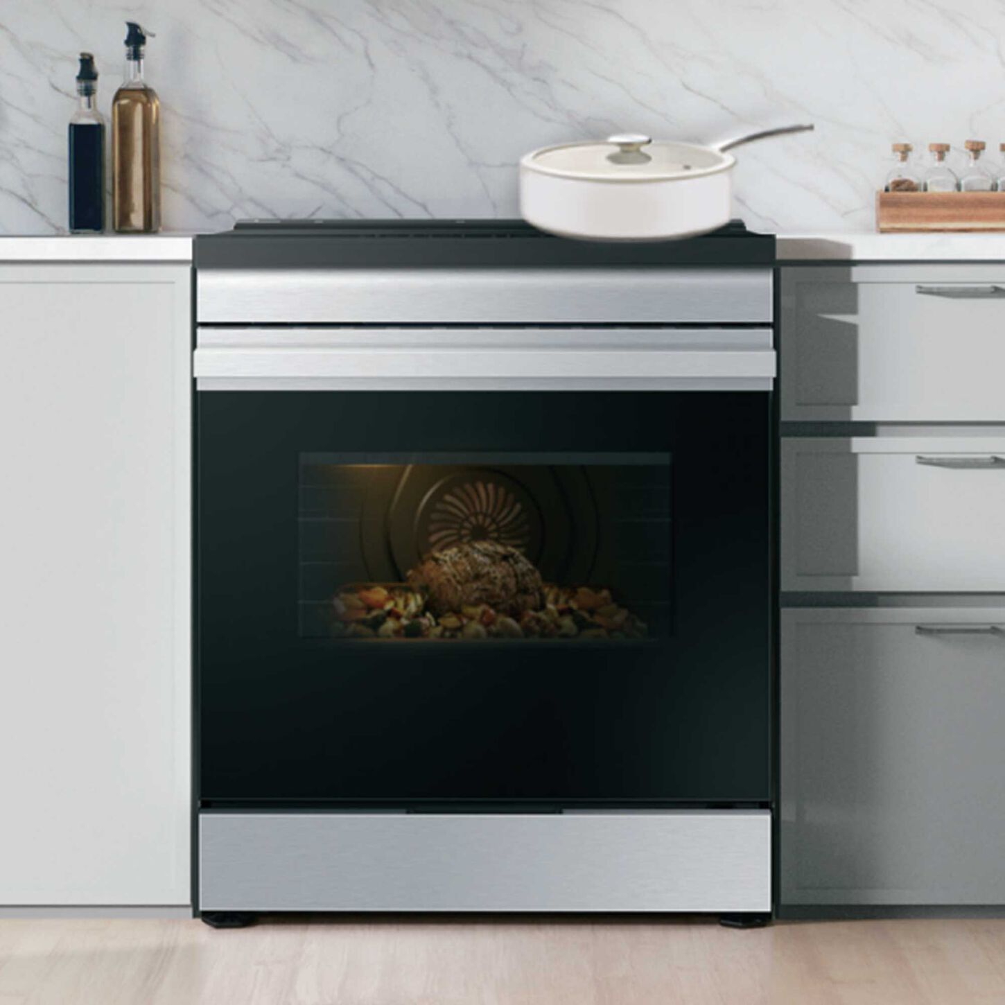 Samsung range with cookware