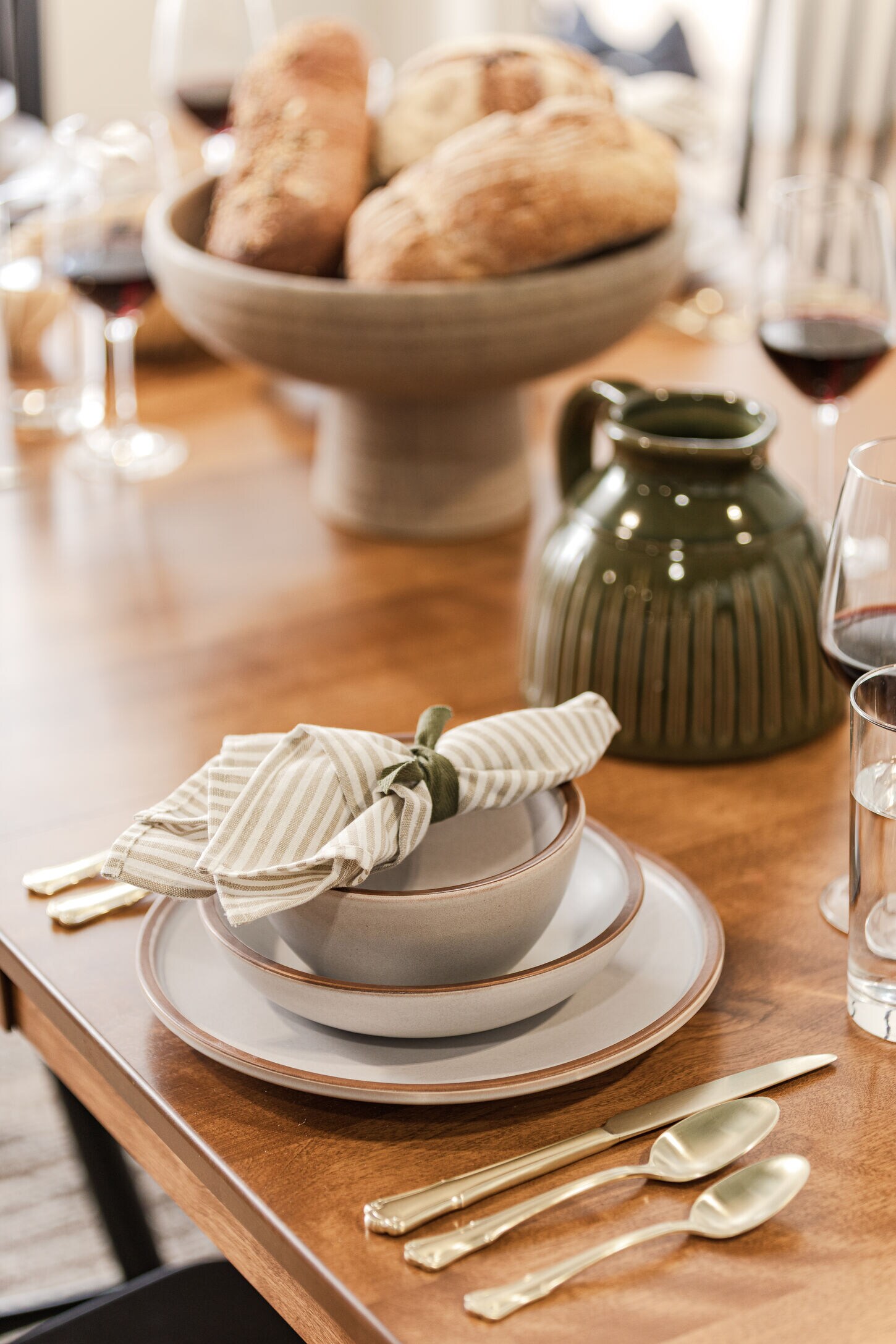 Table setting with bread in a basket
