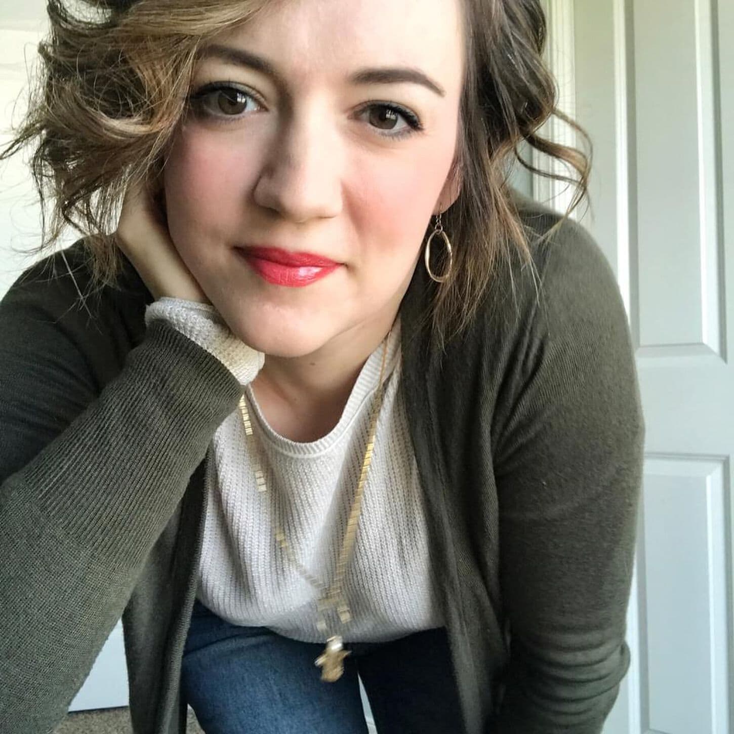 Dania Freudenburg headshot in her home