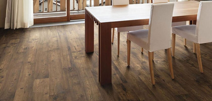 Dining room wih hardwood floors