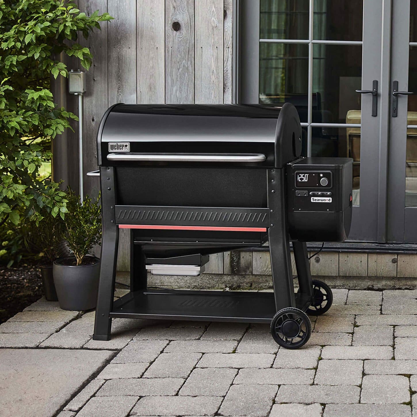 Weber Searwood 600 Pellet Smoker Grill in Black