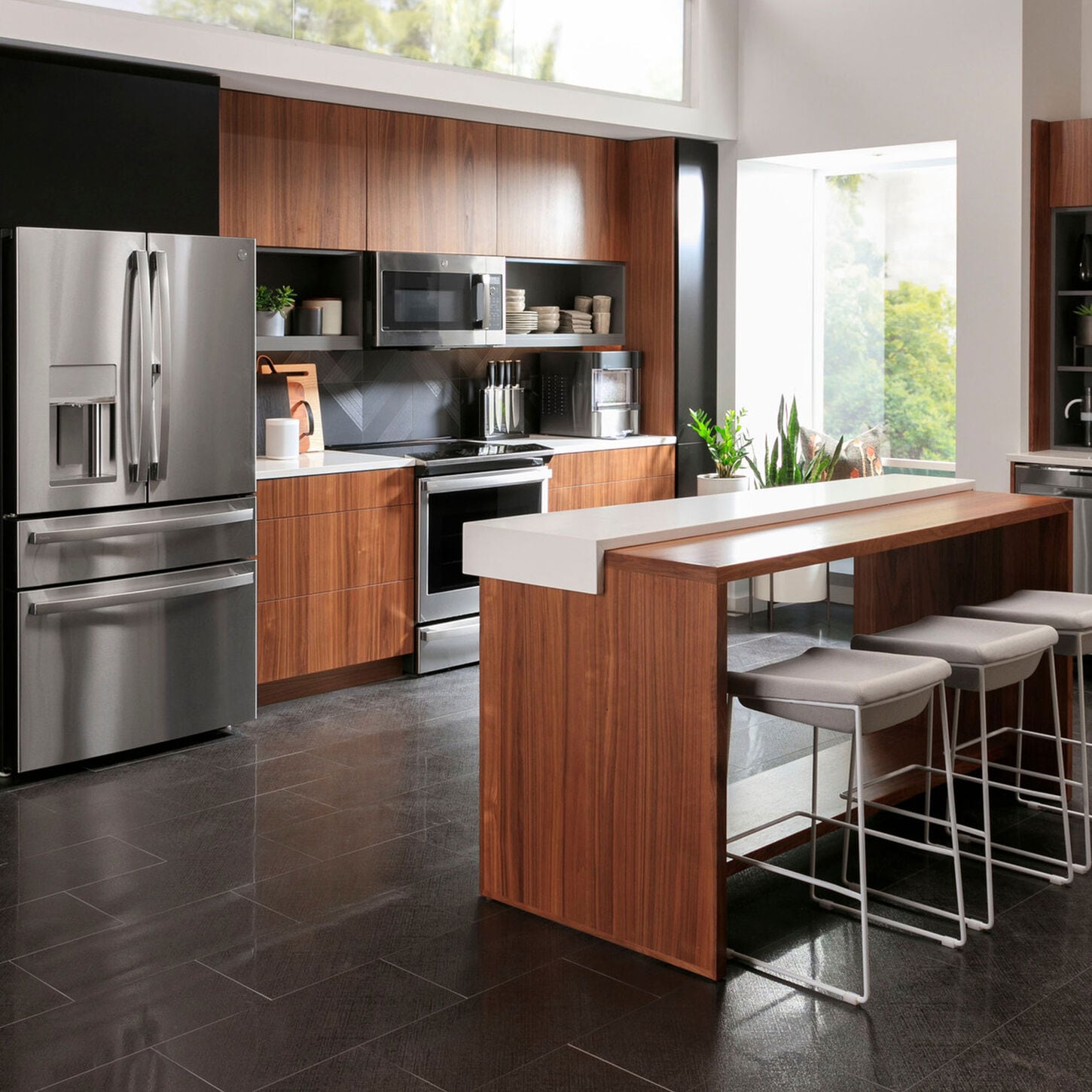 GE large appliance kitchen