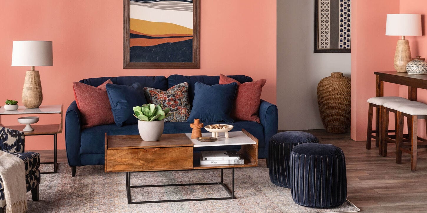 Living room with 2 lamps on tables
