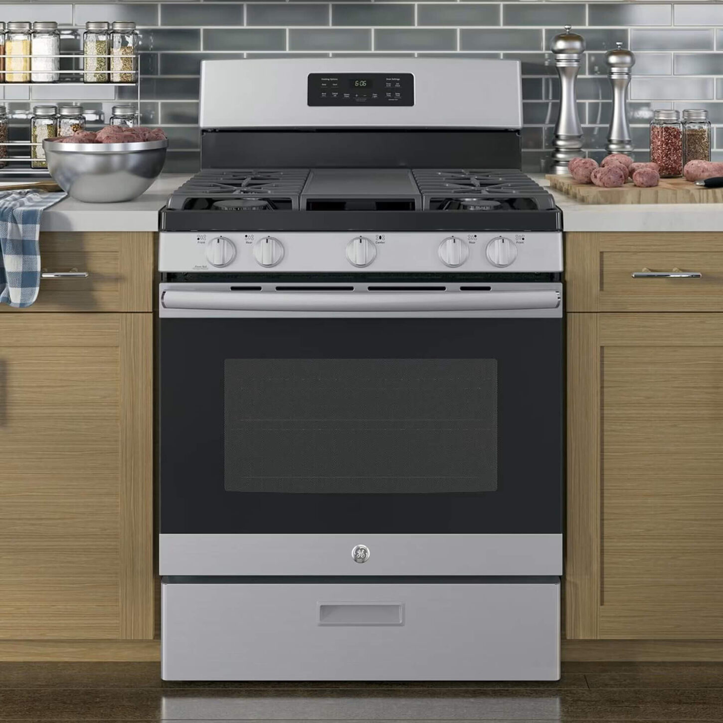 GE range in Stainless Steel