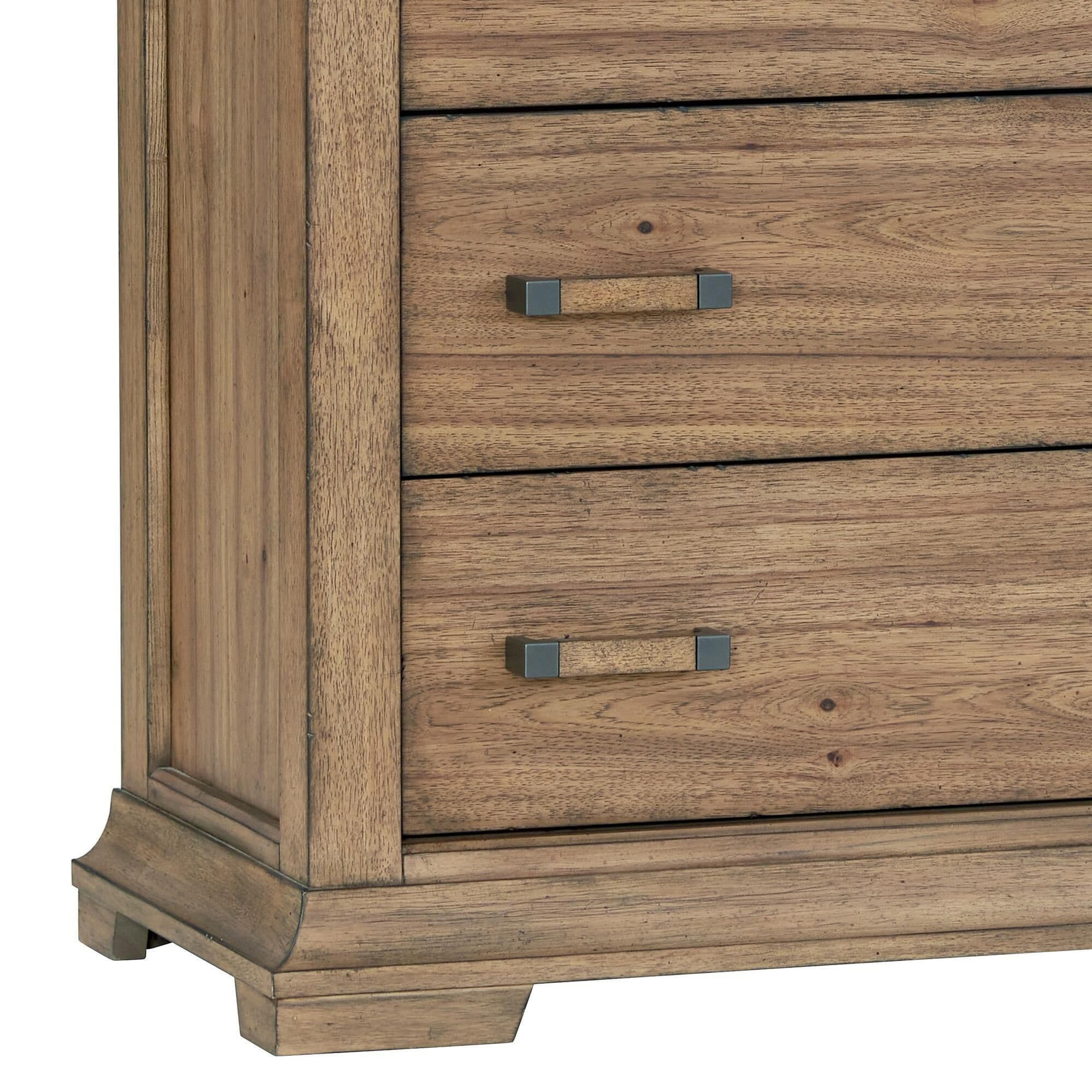 Sasha Lee 5-Piece King Bedroom Set in Knotty Hickory