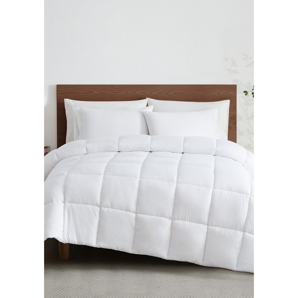 Pem America Heritage King Down Alternative Comforter in White, , large