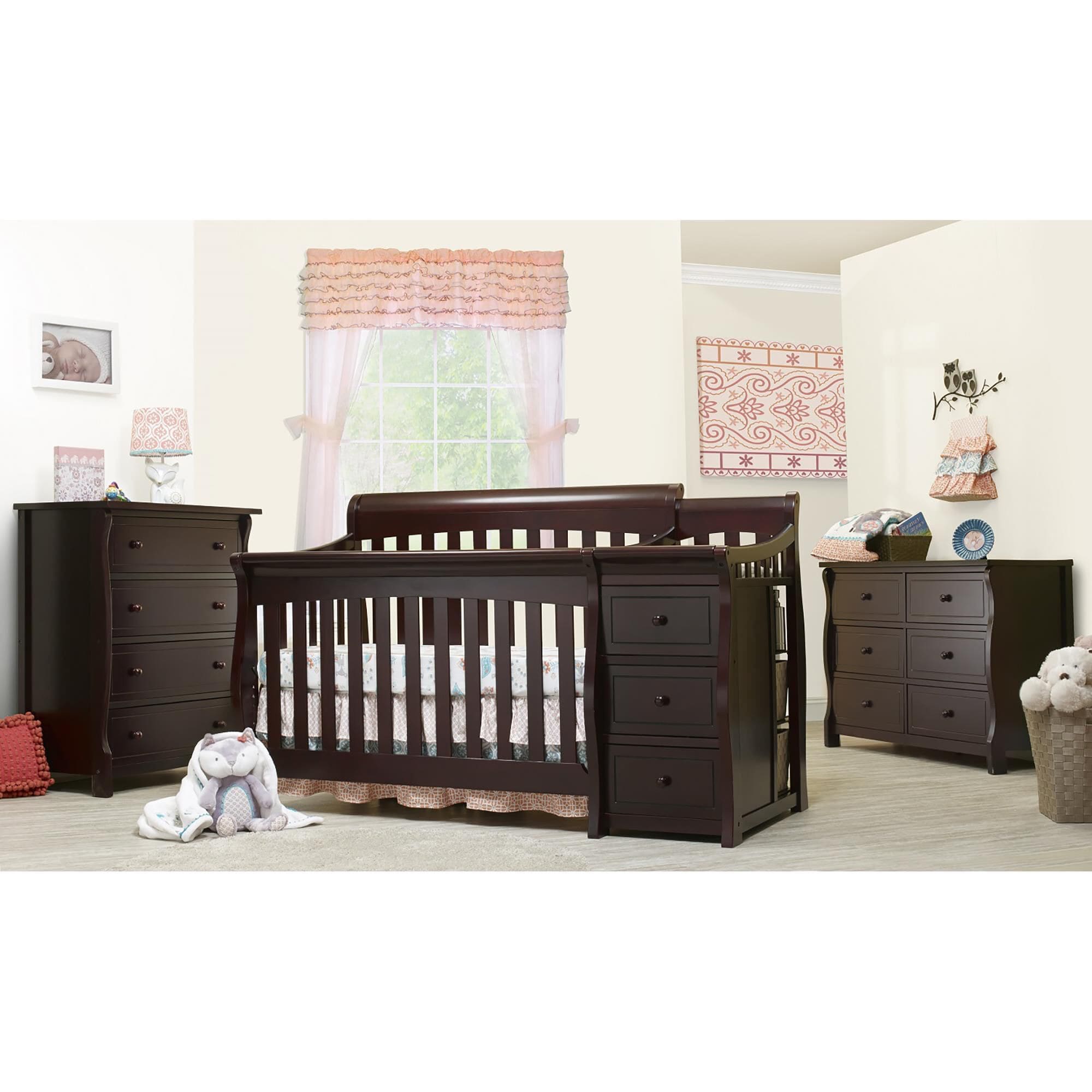 Sorelle convertible crib store with changing table