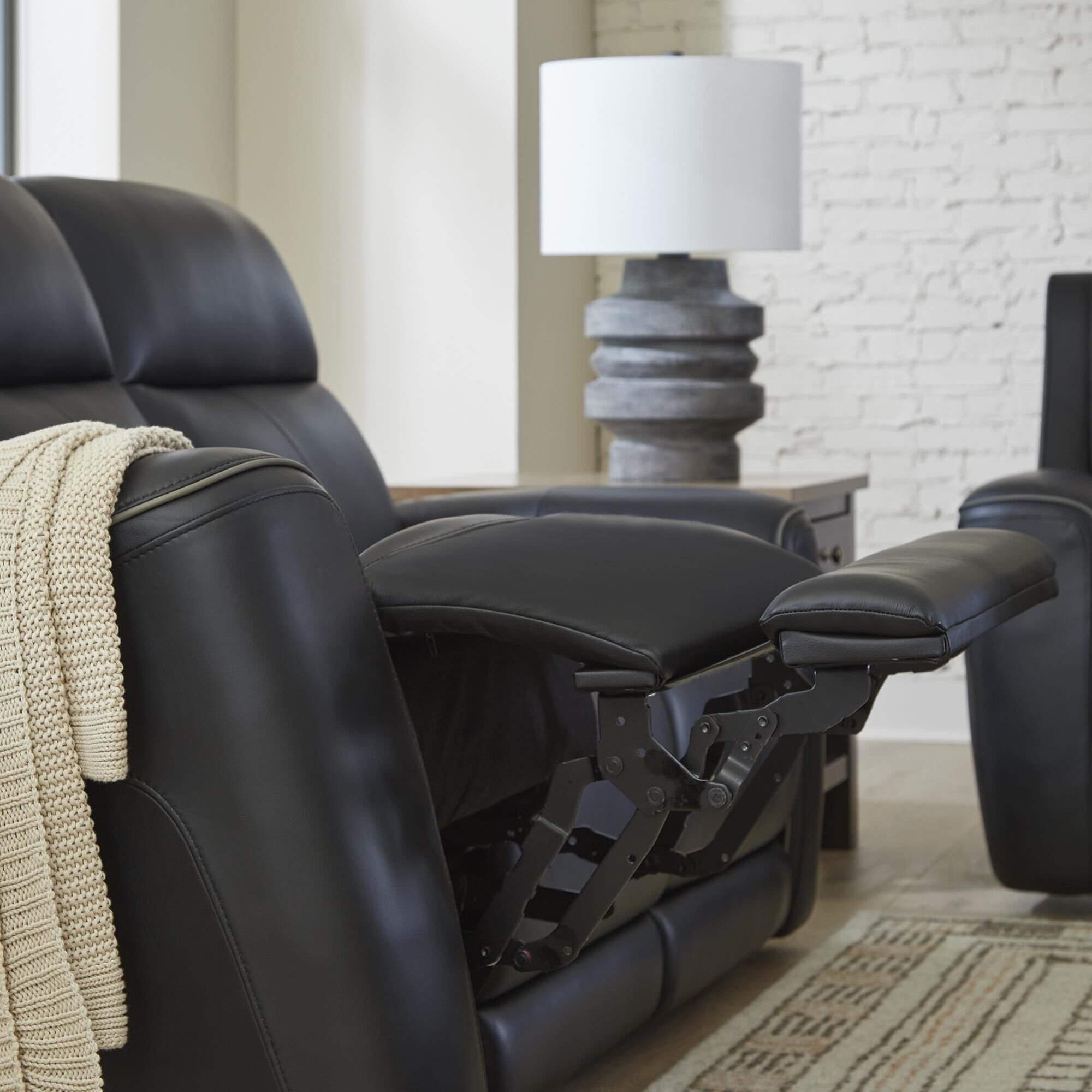 Ashley 5Z-Comfort 3-Piece Power Livingroom Set in Onyx