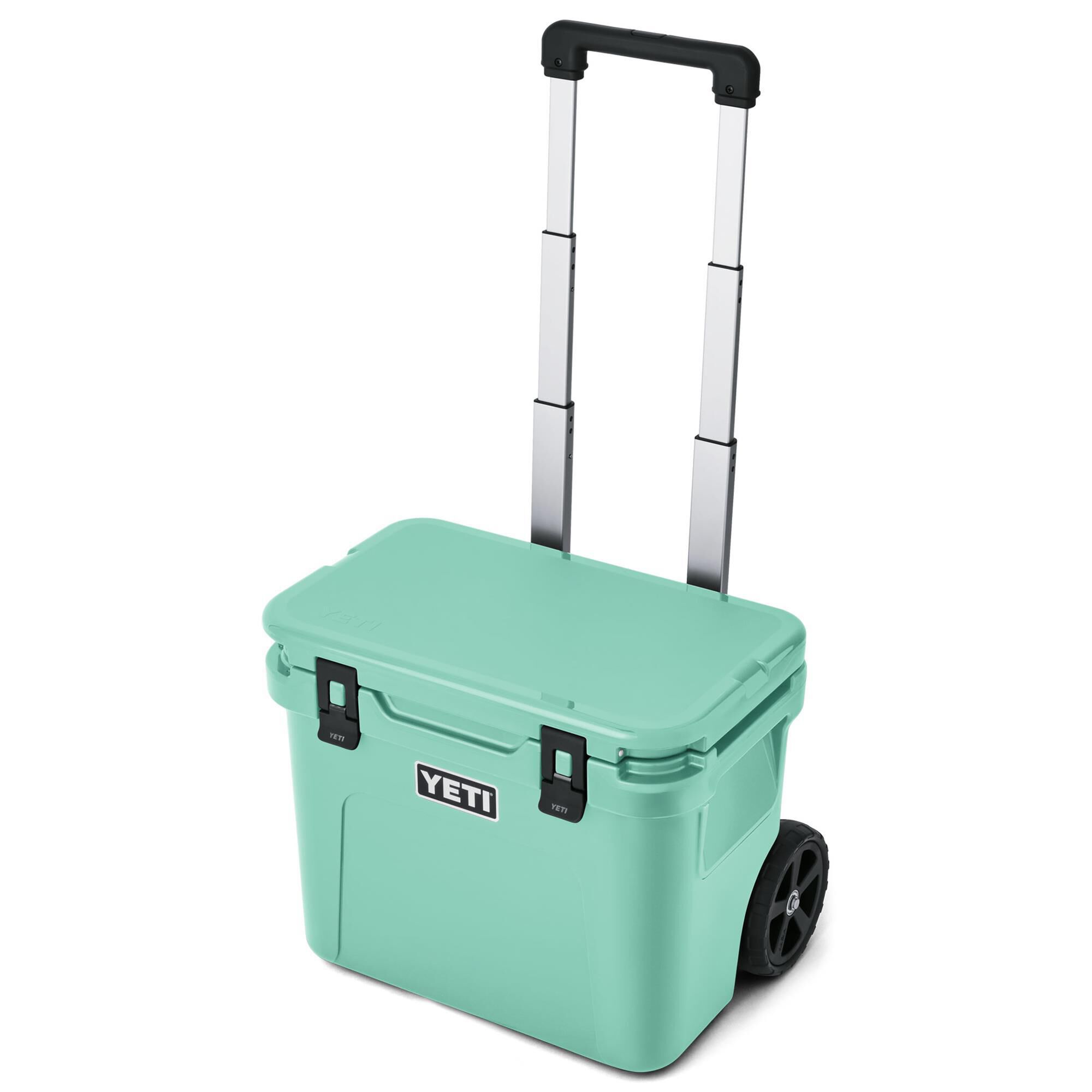 YETI Roadie 32 Hard Cooler in Seafoam