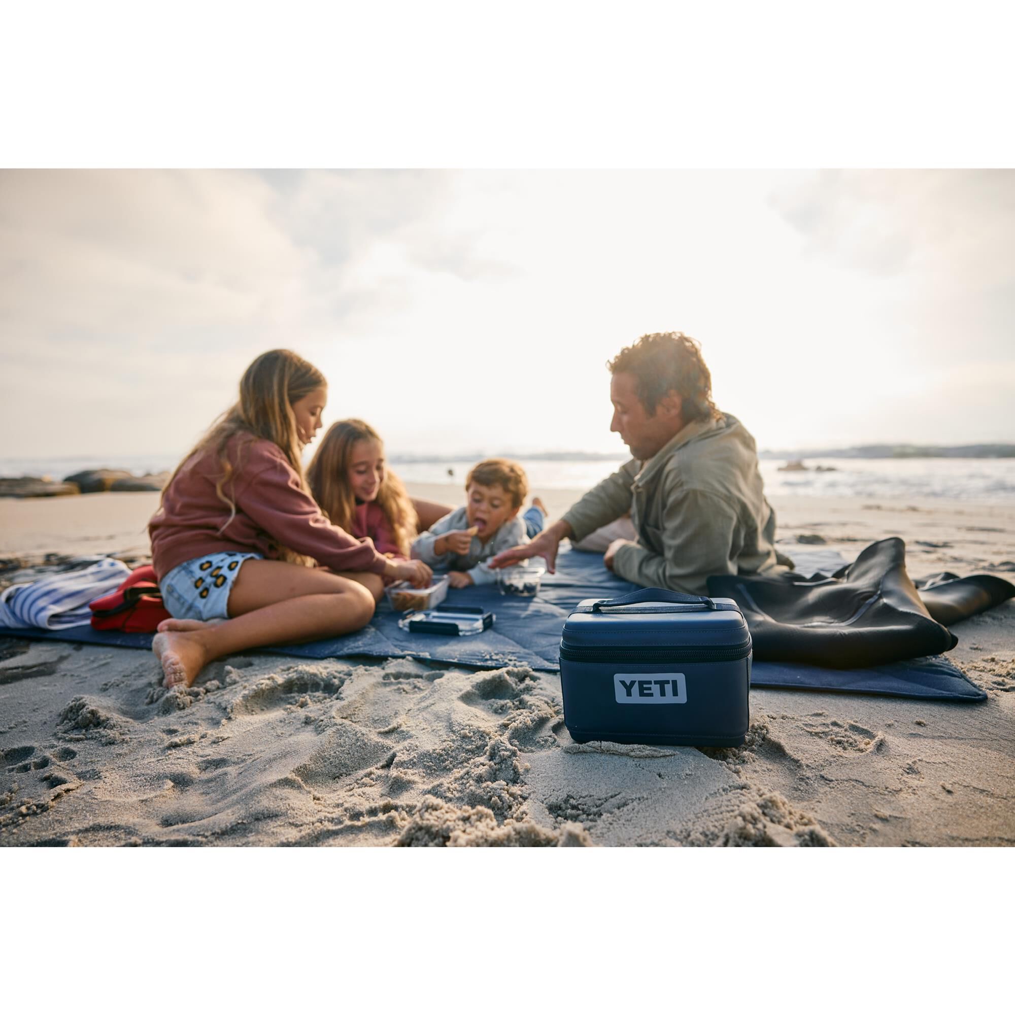 YETI Daytrip 3L Insulated Snack Box in Classic Navy