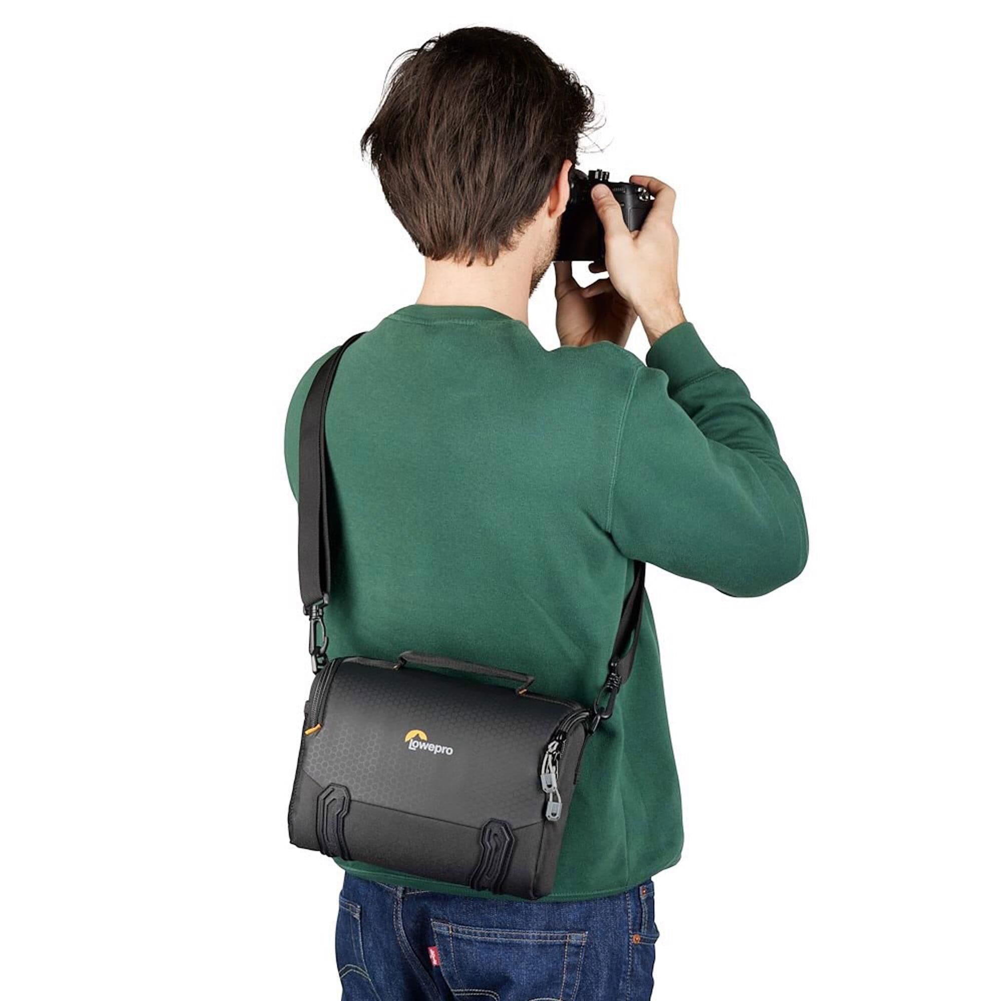 Lowepro Adventura SH 140 III Camera Case in Black NFM