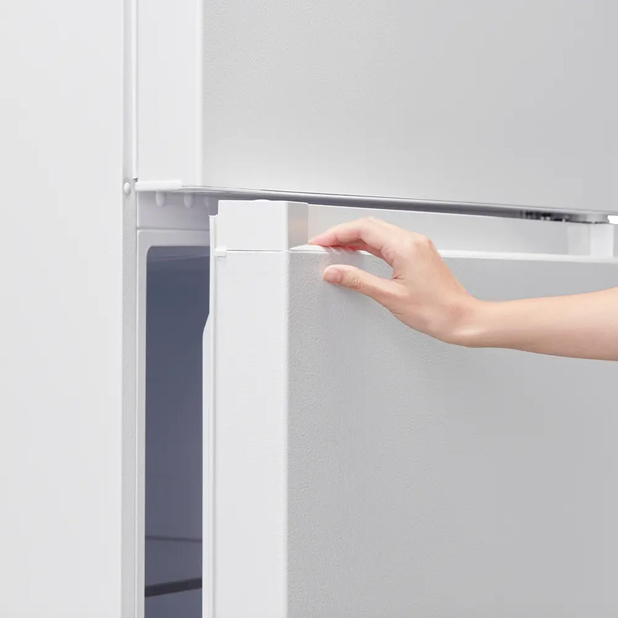 Midea 19 Cu. Ft. Garage Ready Top-Freezer Refrigerator in White