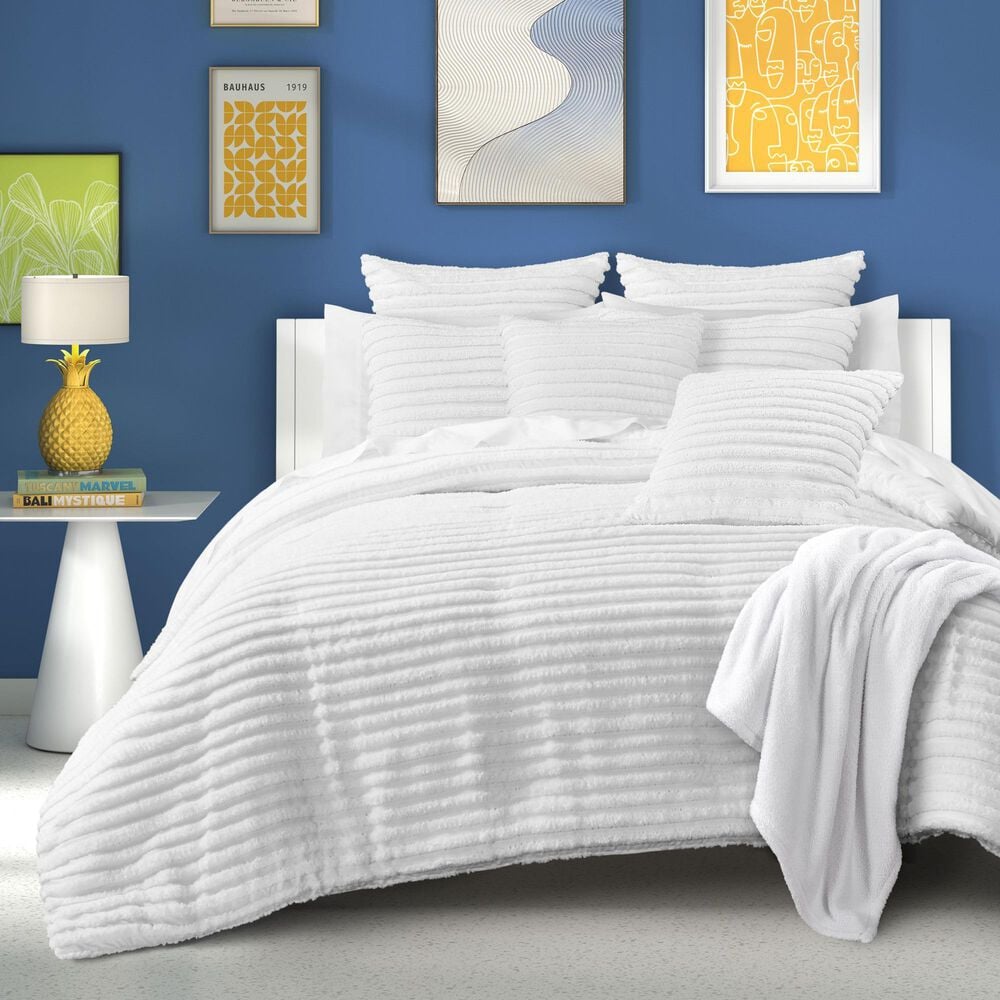 J. Queen New York Darby 3-Piece Full/Queen Comforter Set in White, , large