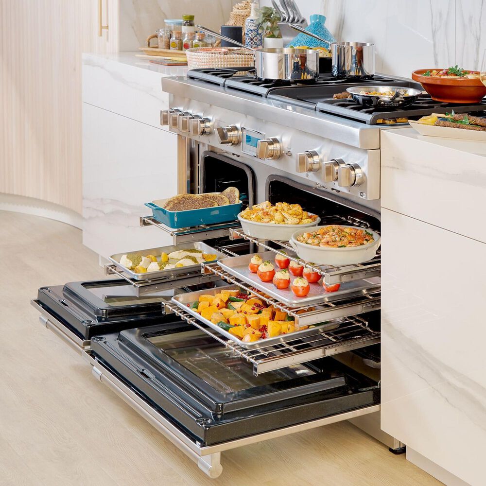 Thermador 48" Pro Grand Dual Fuel Steam Range with 6 Burners in