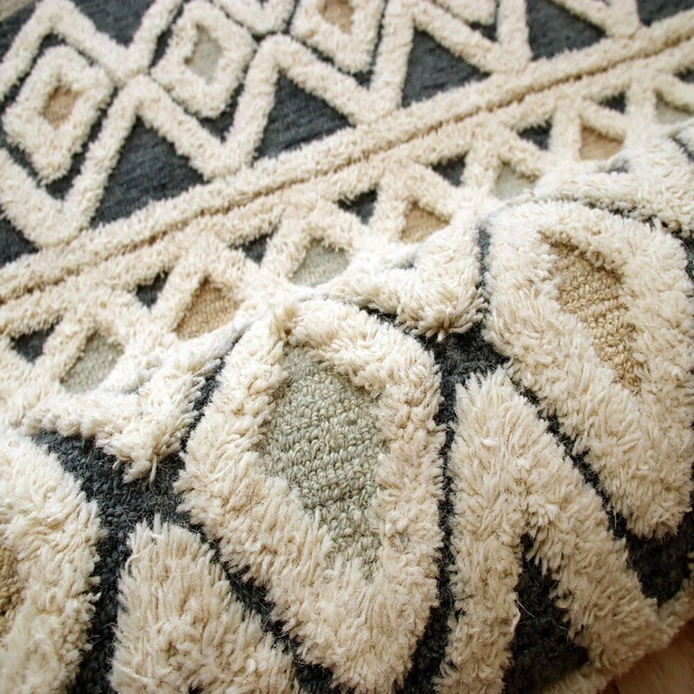 L&amp;R Resources Sinuous Geometric Diamonds 4&#39; Round Blue and Cream Area Rug, , large