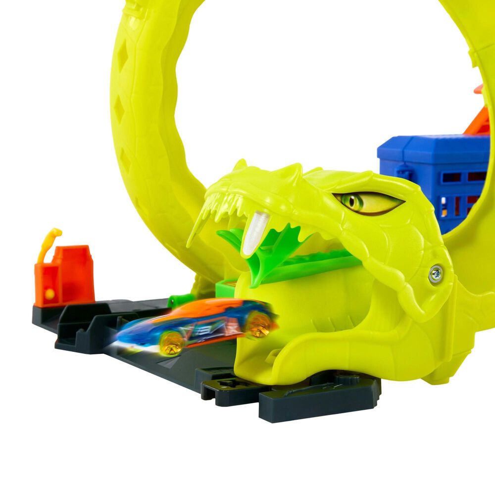 Hot Wheels Snake Spiral Attack Playset with 1:64 Scale Die-Cast Toy Car in Multicolor, , large