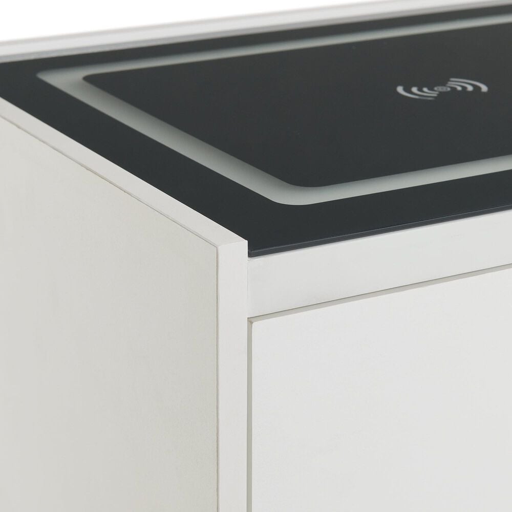 Mayberry Hill Rio 3-Drawer Nightstand in White, , large