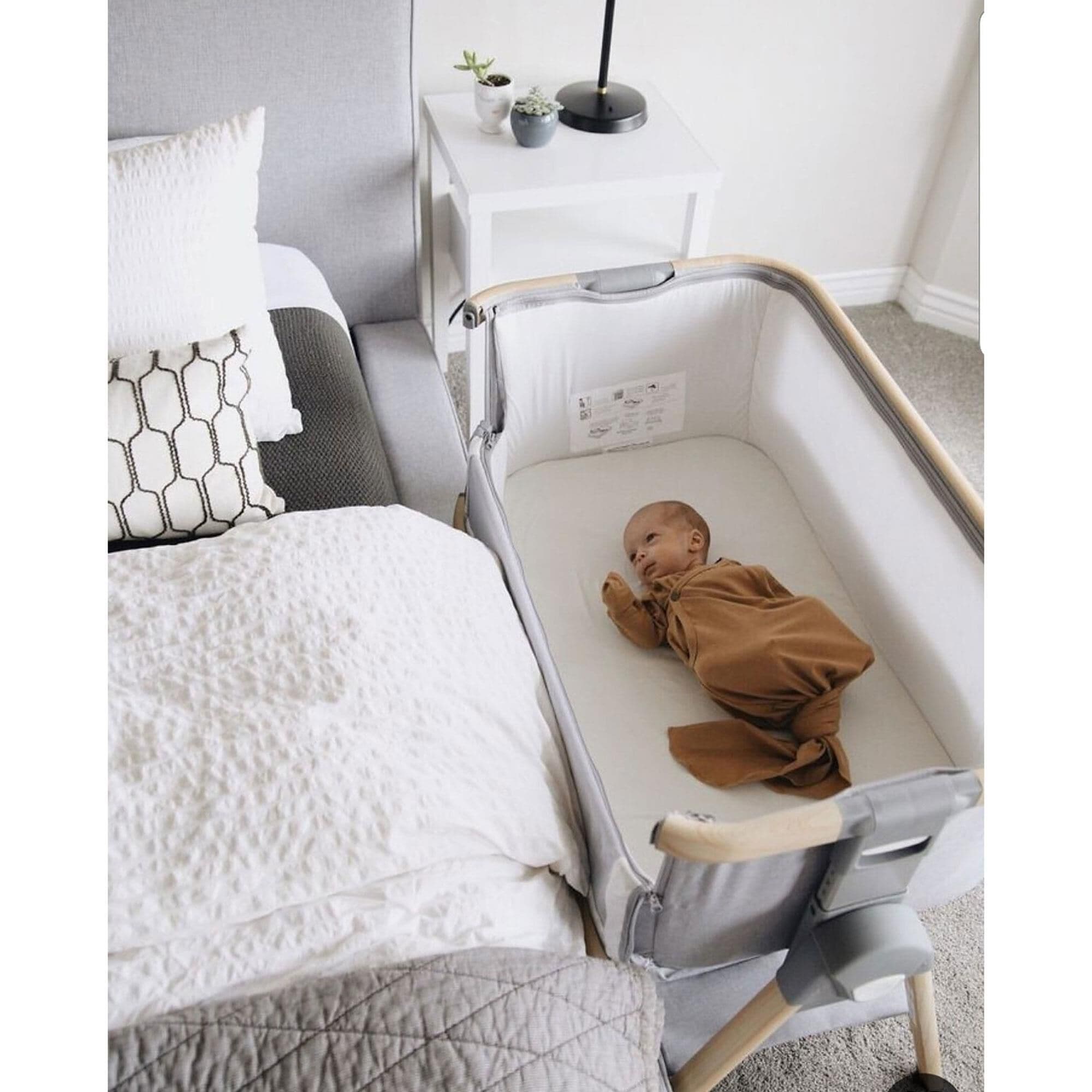 Venice Child Bassinet Sheet Set in Off White Set of 2 NFM