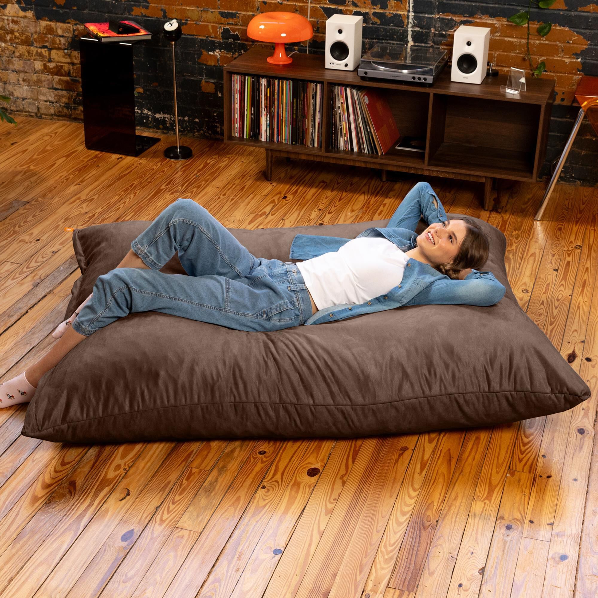 バルクオム Jaxx 5.5' Pillow Bean Bag Pillow in Chocolate