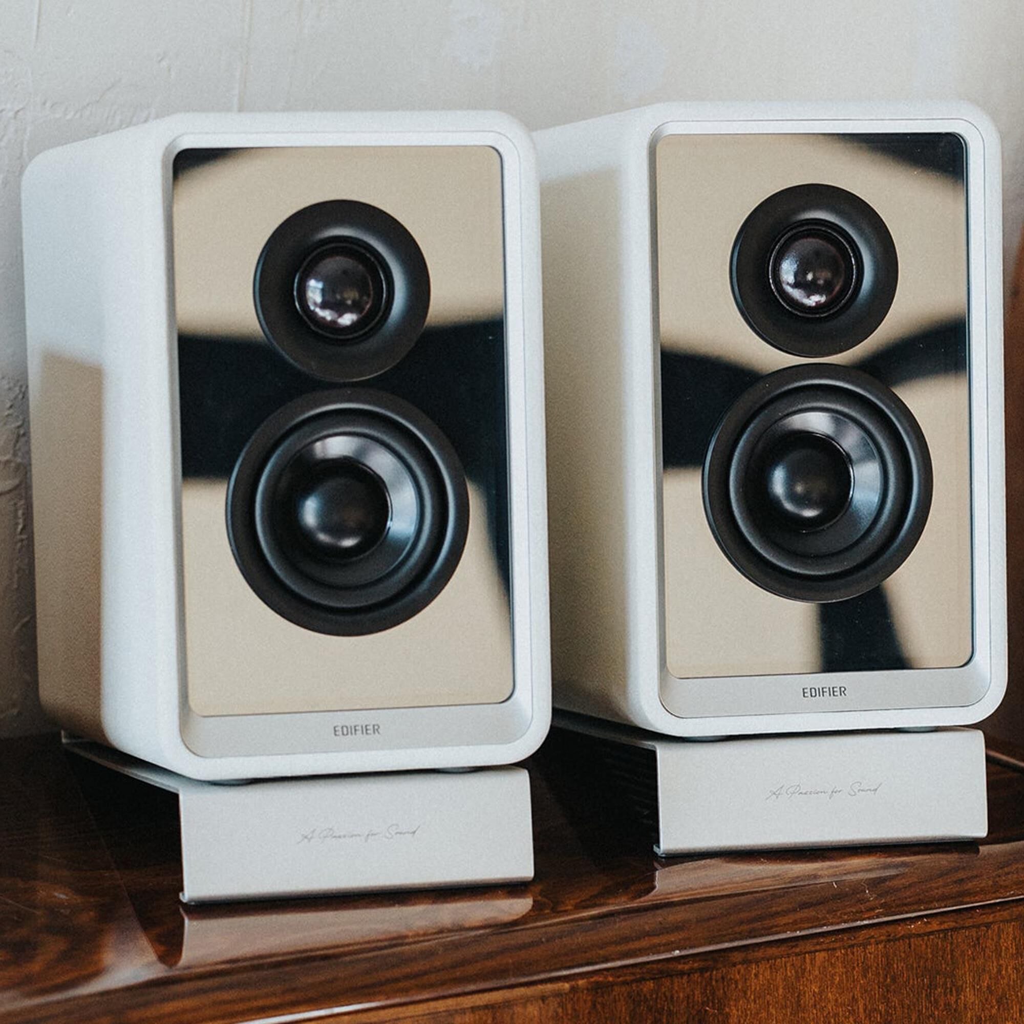 Edifier QR65 2.0 Hi-Res Audio Wireless Active Monitor Speakers