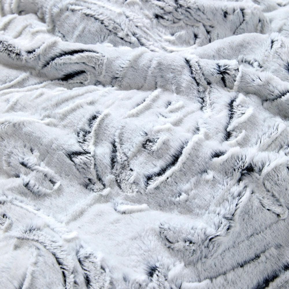 Duke Imports Snow Paisley Plush Throw in White, , large