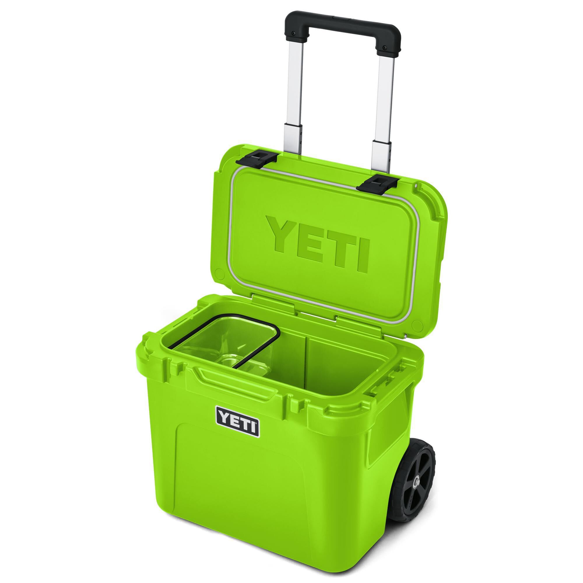 YETI Roadie 32 Wheeled Cooler in Venom