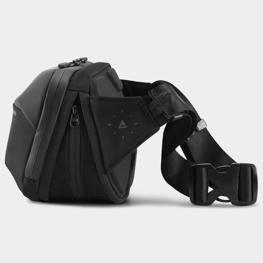 Nomatic Navigator 1L Sling Bag in Black, , large