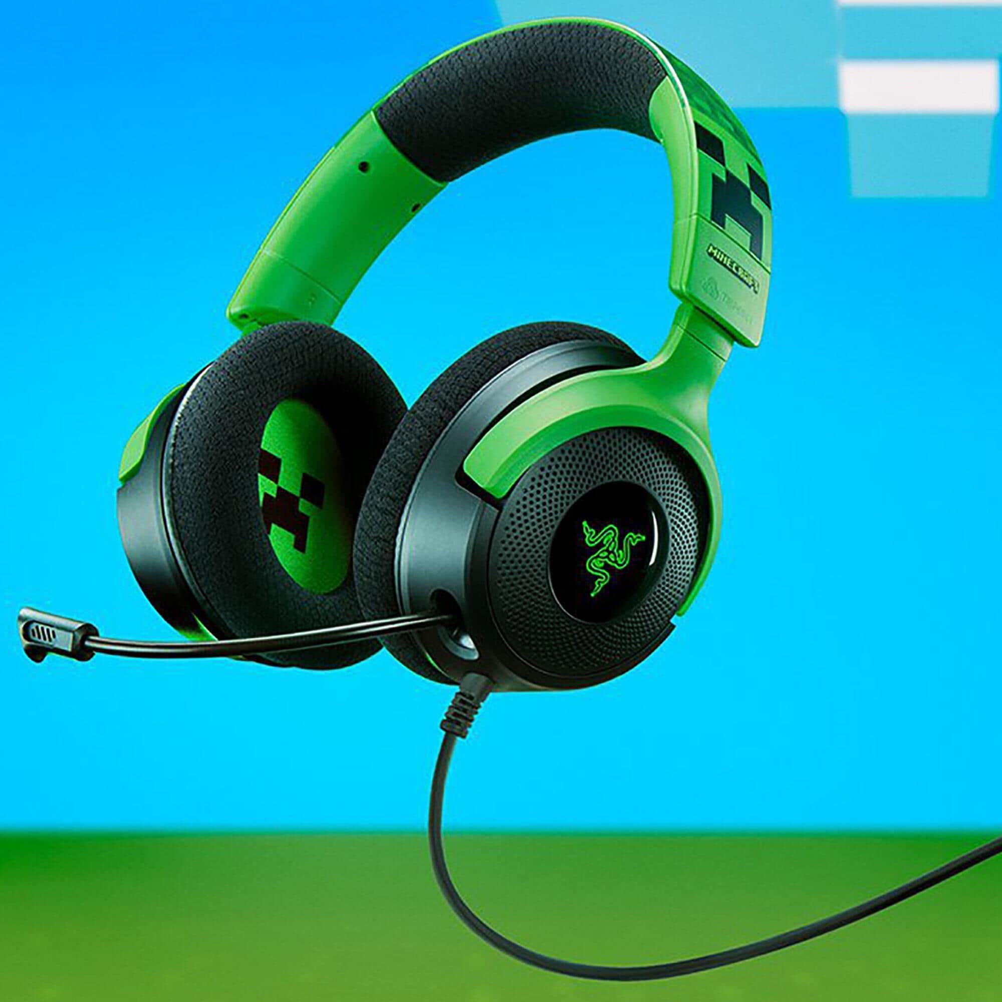 Razer Kraken V4 X Wired Gaming Headset with Minecraft Edition in Green