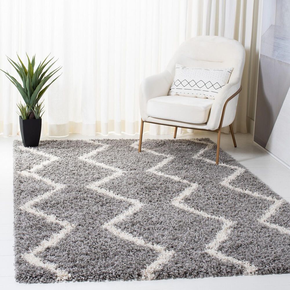Safavieh Venus Shag Chevron 4&#39; x 6&#39; Grey and Ivory Area Rug, , large