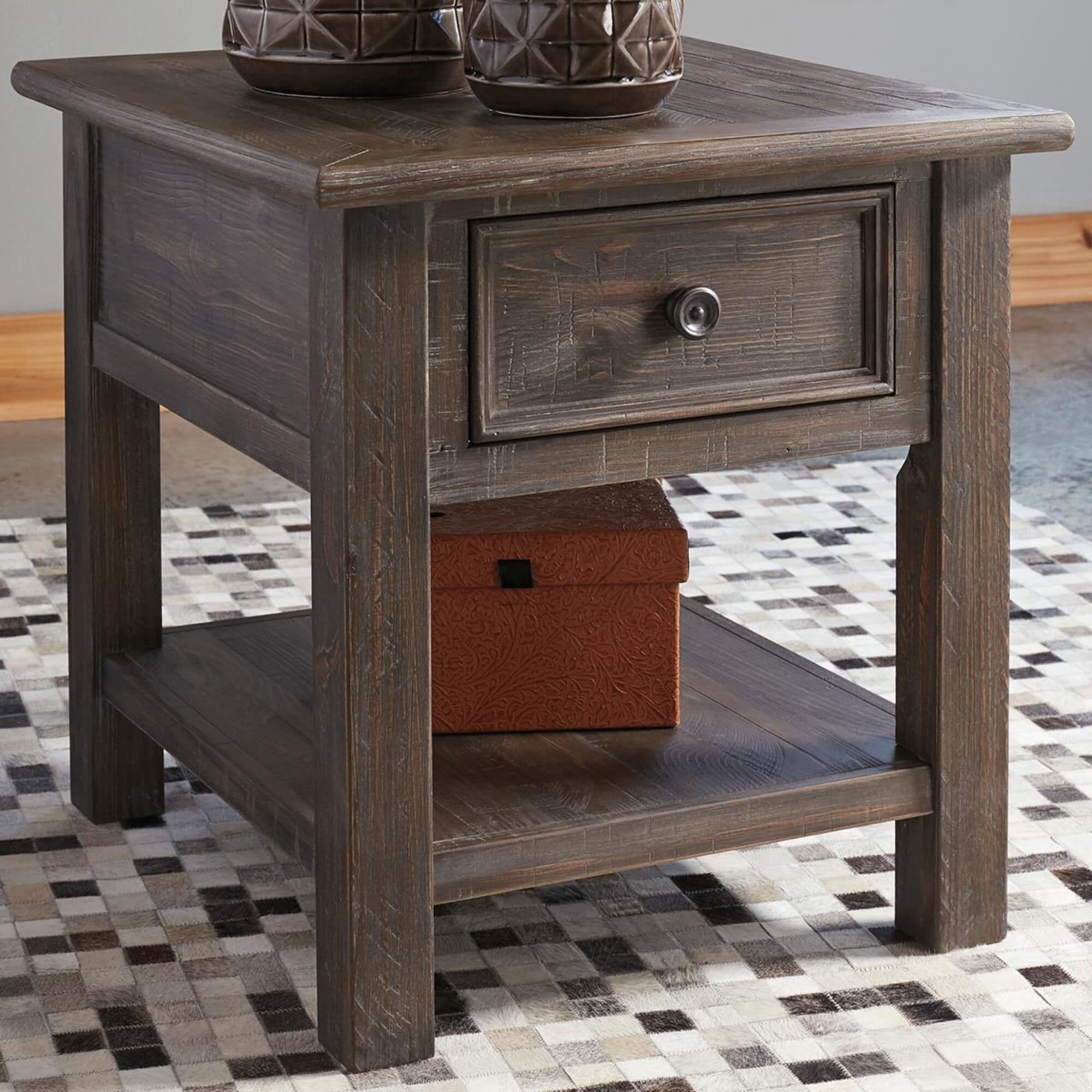 Signature Design by Ashley Wyndahl End Table in Rustic Brown