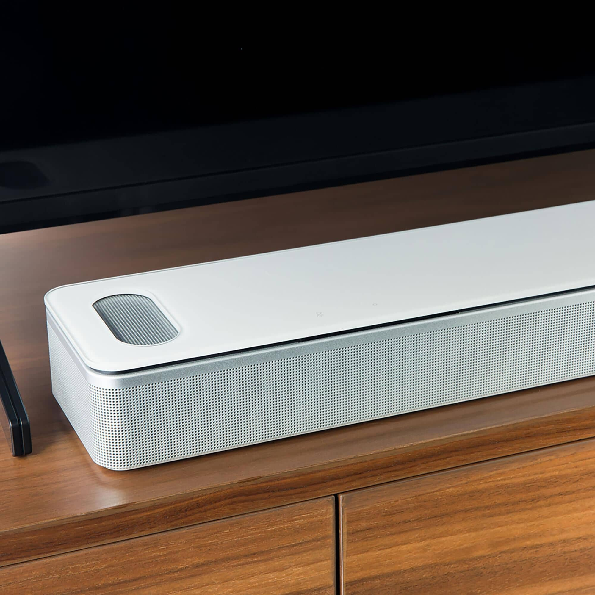 Bose Smart Soundbar 900 in White with Bose Bass Module 500 in