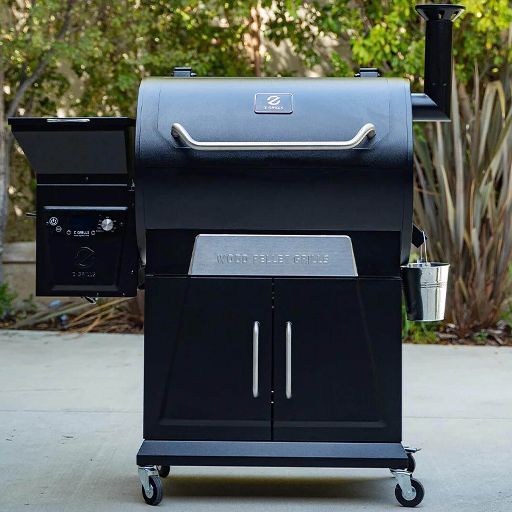Z Grills 700D3 Wood Pellet Grill Smoker in Black NFM