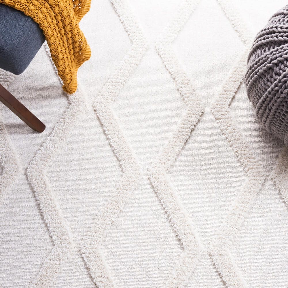 Safavieh Marrakesh 4&#39; x 6&#39; Ivory Area Rug, , large