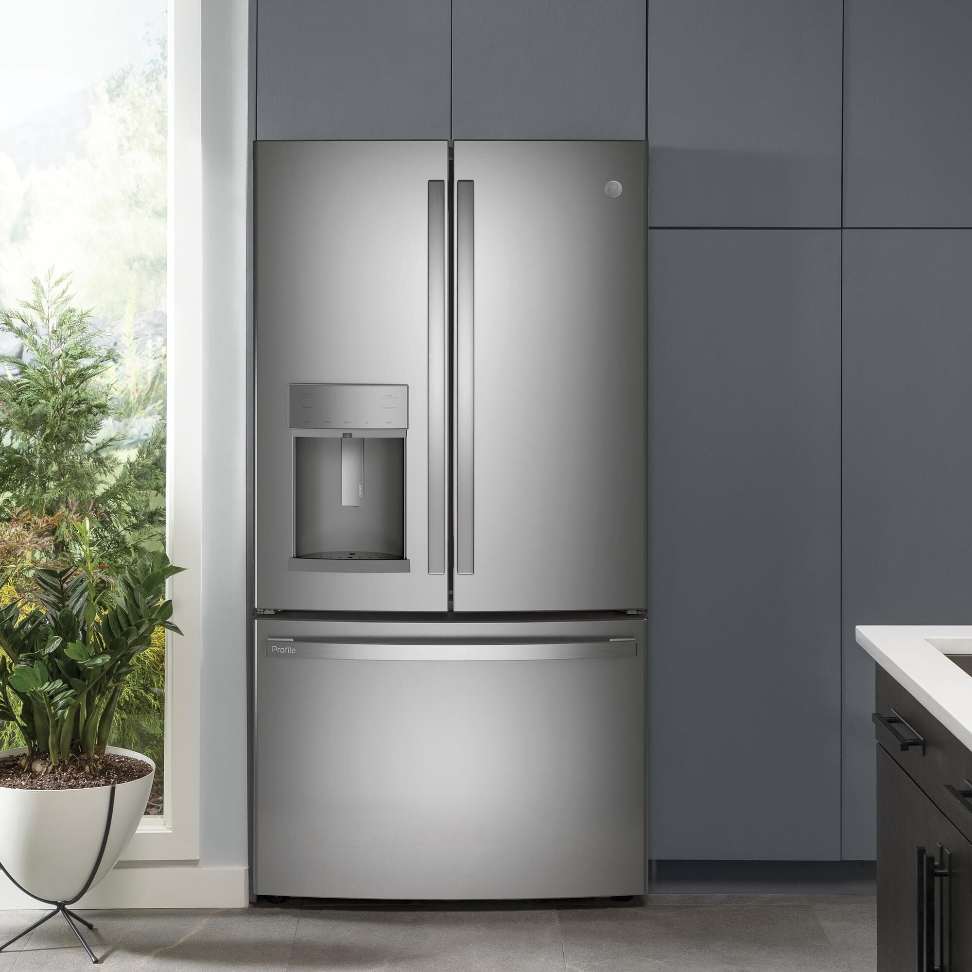 Ge 28 cubic foot outlet refrigerator