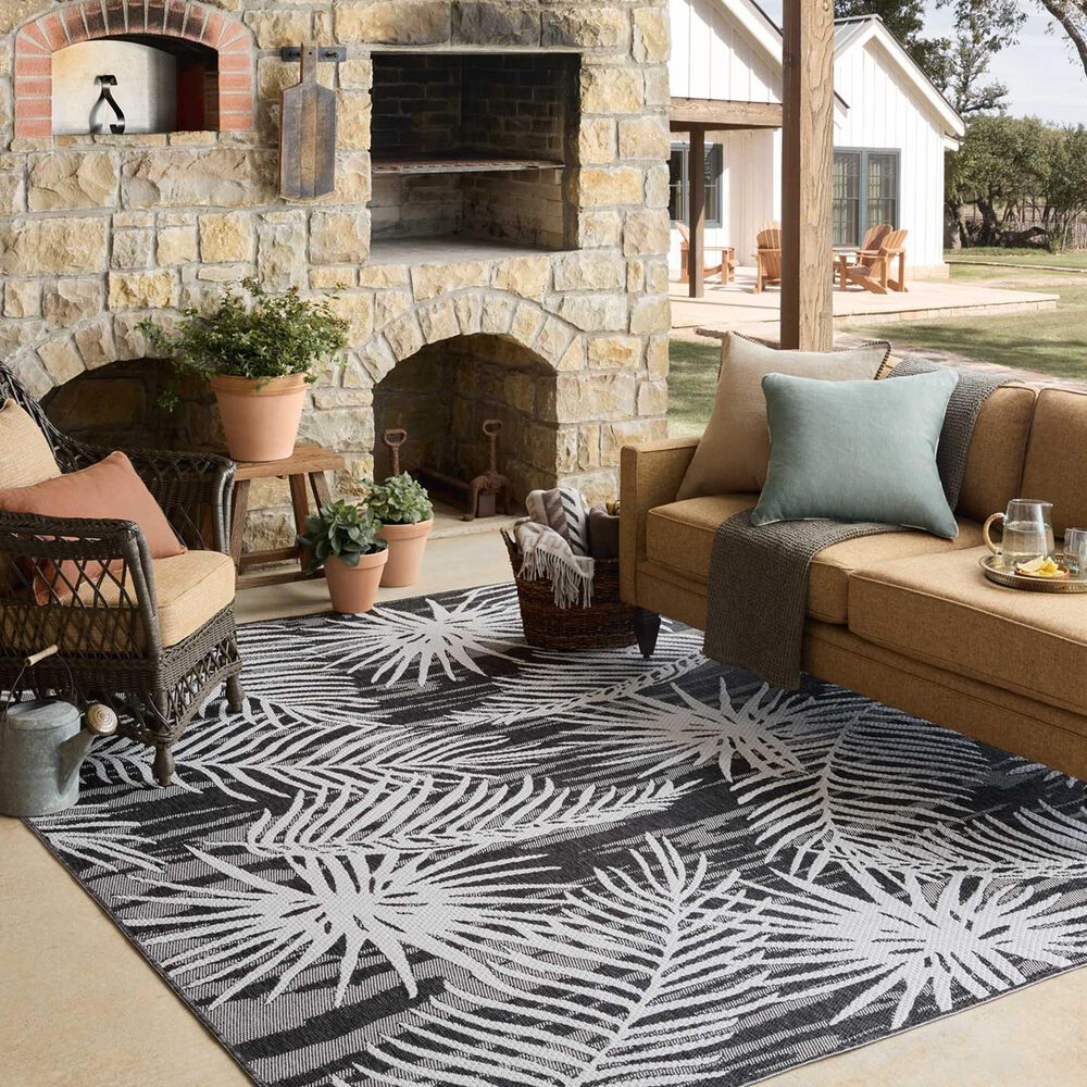 Loloi Easton Ivory and Onyx 4&#39; x 6&#39; Indoor/Outdoor Area Rug, , large