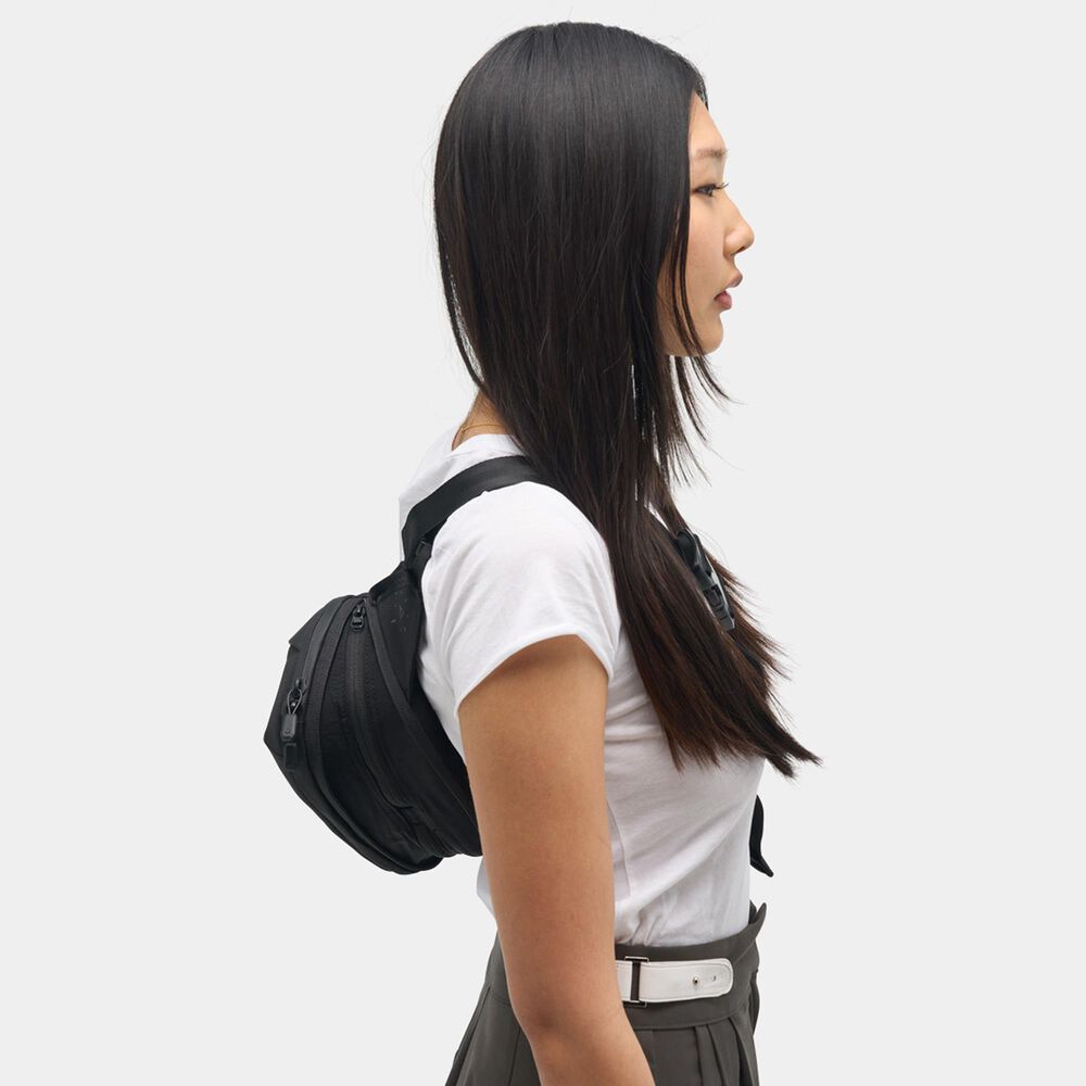 Nomatic Navigator 1L Sling Bag in Black, , large