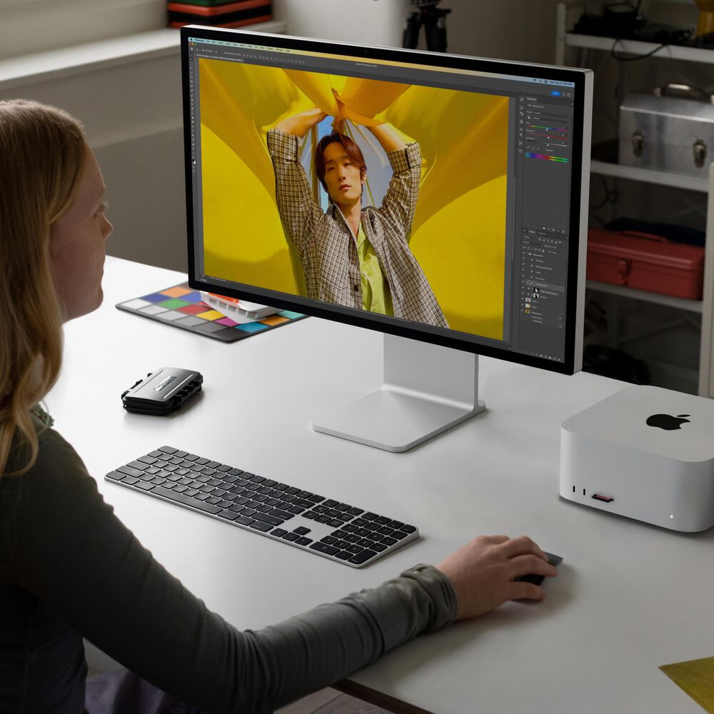 Apple Mac Studio: Apple M2 Ultra chip with 24 core CPU, 60 core 